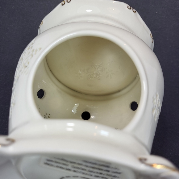 Yankee Candle Snowflake Wax WARMER Cream Cut Outs Gold Trim 5" Tealight - Picture 13 of 15